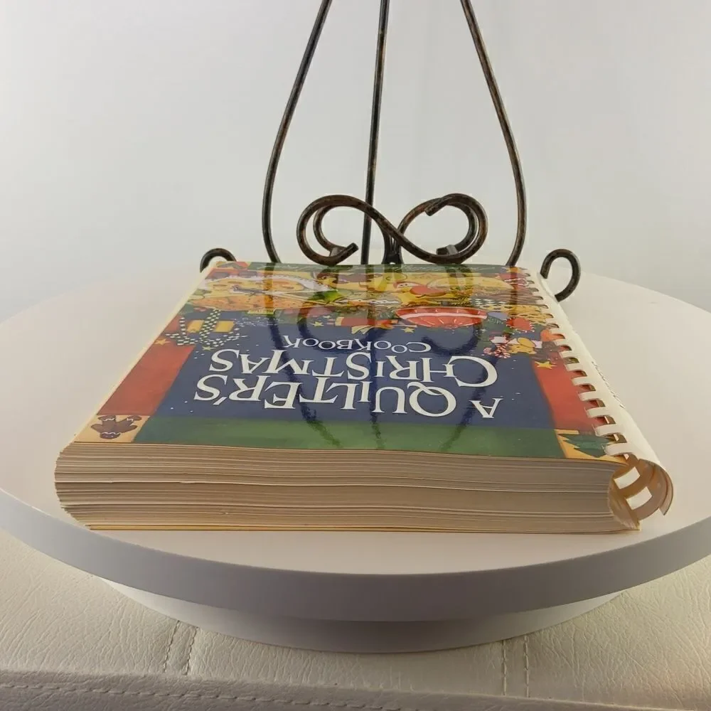 A quilters Christmas cookbook by Louise Stoltzfus and Dawn J. Ranck
